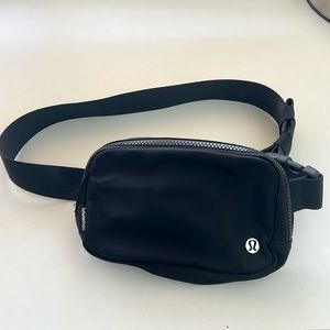 Black Lululemon Fanny Pack
